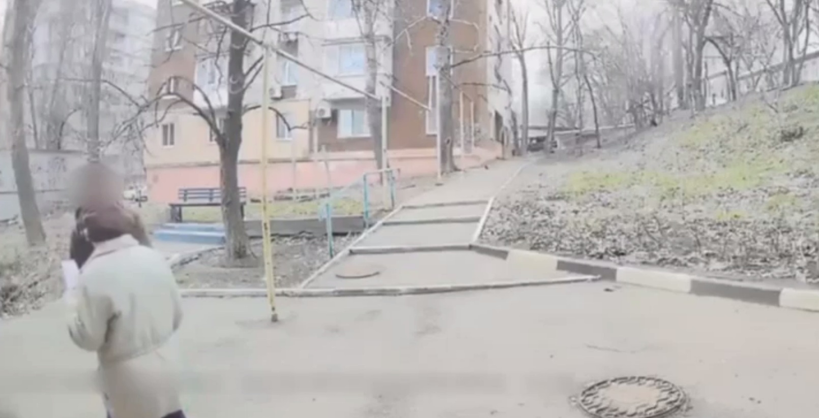 Кодовое слово «диван»: саратовская пенсионерка передала курьеру аферистов пачку тетрадных листов